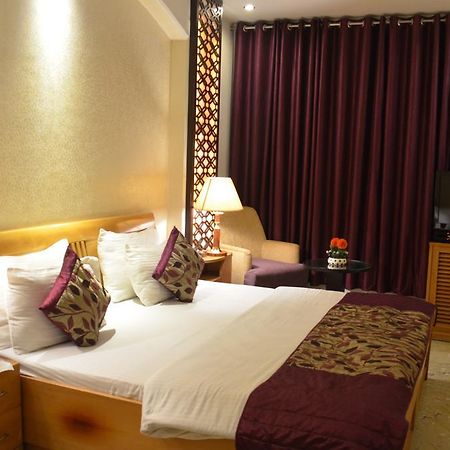 Hotel Emperor Palms Nueva Delhi Exterior foto