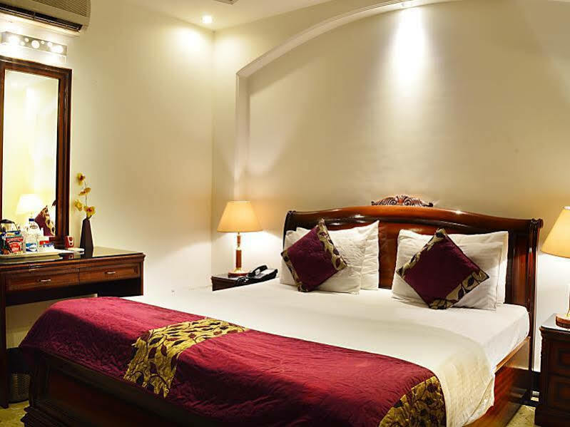 Hotel Emperor Palms Nueva Delhi Exterior foto